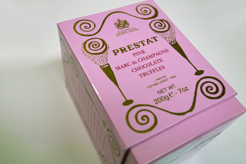 プレスタ（PRESTAT）のシャンパントリュフ（PINK MARC de CHANPAGNE CHOCOLATE TRUFFLES）外箱