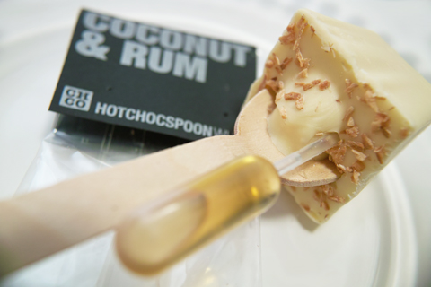 チョコレートカンパニー（CHOCOLATE COMPANY）、ホットチョコスプーン（HOTCHOCSPOON WHITE）のココナッツ＆ラム（COCONUT & RUM）