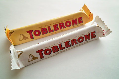 トブラローネ(TOBLERONE)のミルクとホワイト トブラローネ(TOBLERONE)のミルクとホワイト